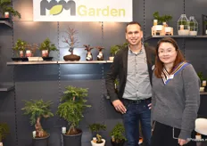 Fred Müller samen met Qiting Zhang van MM Garden. Er was extra aandacht voor hun buiten bonsai's die dit voorjaar weer naar buiten kunnen.